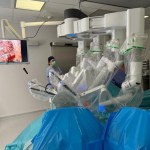 Zabiegi "przez dziurkę od klucza". Robot na sali operacyjnej