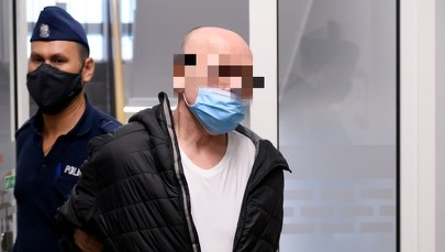 Zabił znajomego siekierą. Przez miesiąc mieszkał z jego zwłokami