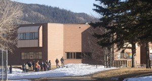 Zabiła matkę i brata, potem poszła do szkoły. Nowe fakty ws. strzelaniny w Kanadzie