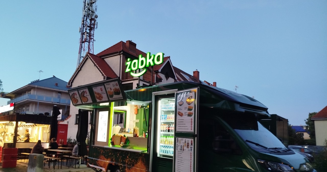 Żabka z nietypowymi sklepami, Polacy zrobią zakupy w food trucku albo kontenerze /Żabka /materiały prasowe