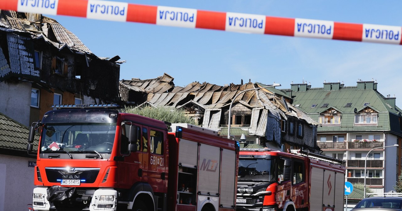 Ząbki. Zniszczenia bloków mieszkalnych po pożarze /Marysia Zawada /Reporter