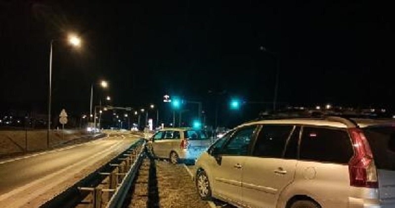 Ząbkowice Śląskie - pijany wjechał w 2 auta stojące na światłach /Policja Polska /Informacja prasowa