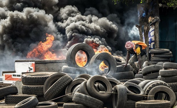 Zabłąkana kula przebiła dach, zabiła dziecko. Dramat podczas protestów