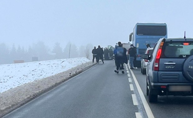 Zablokowali drogę i zaatakowali autokar z kibicami innej drużyny