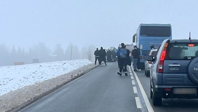 Zablokowali drogę i zaatakowali autokar z kibicami innej drużyny