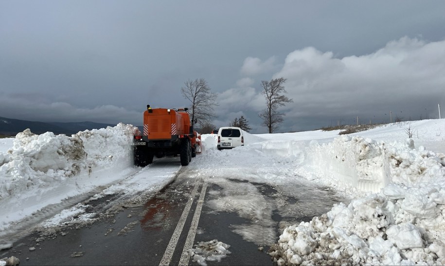 Zablokowana droga na Podkarpaciu po zamieci śnieżnej /Paweł Konieczny /RMF FM