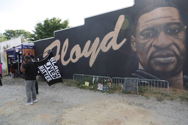 Zabójstwo czarnoskórego Floyda wywołało protesty w wielu miastach Stanów Zjednoczonych /ERIK S. LESSER /PAP/EPA