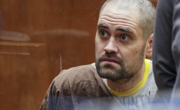 Zabójstwo znanego reżysera i jego żony. Syn małżeństwa nie przyznaje się do winy