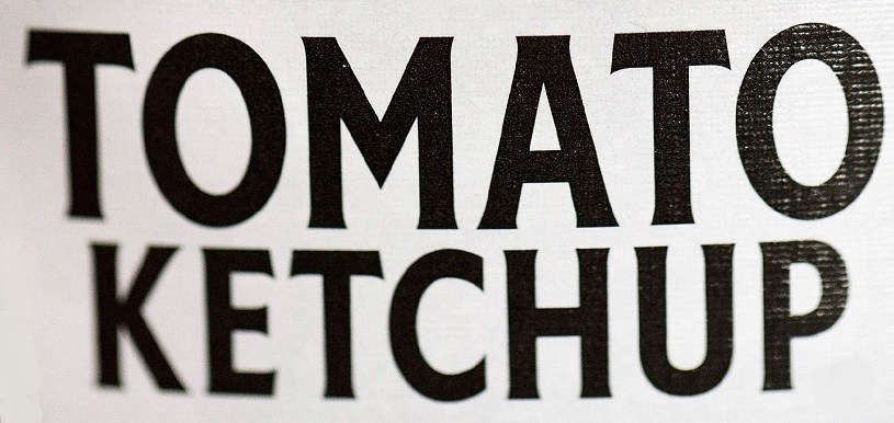 Zabrakło jednorazowych porcji ketchupu /AFP