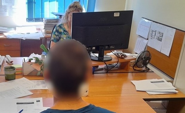 Zabrał rodzicom auto i ruszył nad morze. "Tankował nie płacąc, prowadził mimo sądowego zakazu"