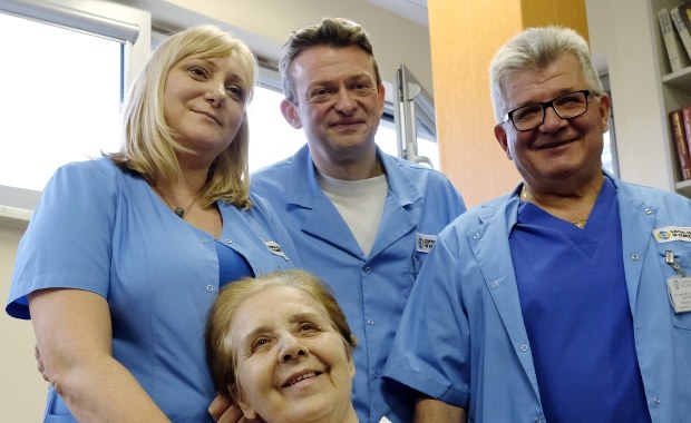 Zabrze: Lekarze wszczepili 78-letniej pacjentce protezę wydrukowaną w 3D 