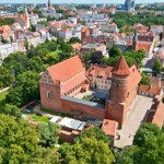 Zabytkowa rezydencja kapituły warmińskiej. Mieszkał tutaj Mikołaj Kopernik