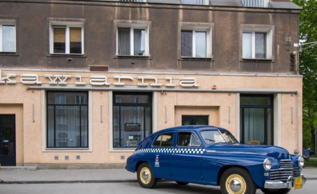 Zabytkowa taksówka odrestaurowana. To licząca prawie 70 lat Warszawa M20.
