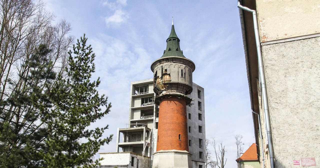 Zabytkowa wieża ciśnień w Szczytnie. Tamtejsze władze chcą ją kupić za 3 mln zł /Artur Szczepański /Reporter