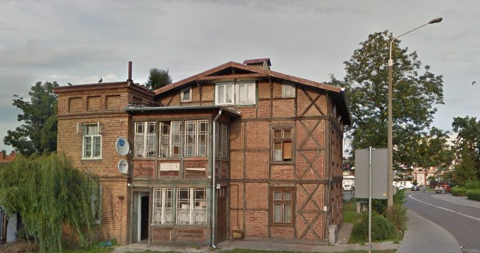 Zabytkowy budynek w Malborku na sprzedaż. Pochodzi z lat 90. XIX wieku. Źródło: Google maps (zdj. pochodzi z 2012 r.) /