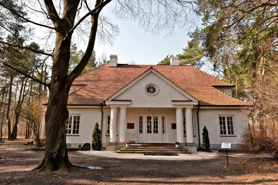 Zabytkowy dworek "Milusin" w Sulejówku /Marcin Obara /PAP