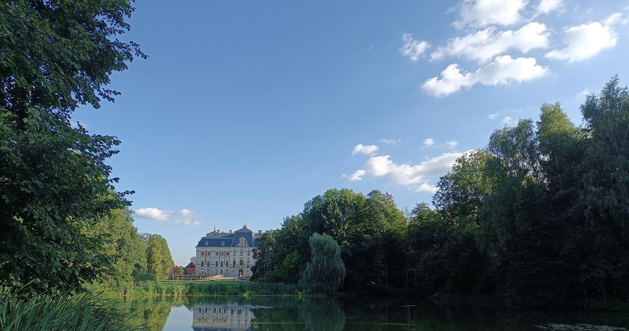 Zabytkowy Park Pszczyński ma powierzchnie 156 ha i jest jednym z najpiękniejszych miejsc w południowej Polsce /Adrian Slazok/ /East News