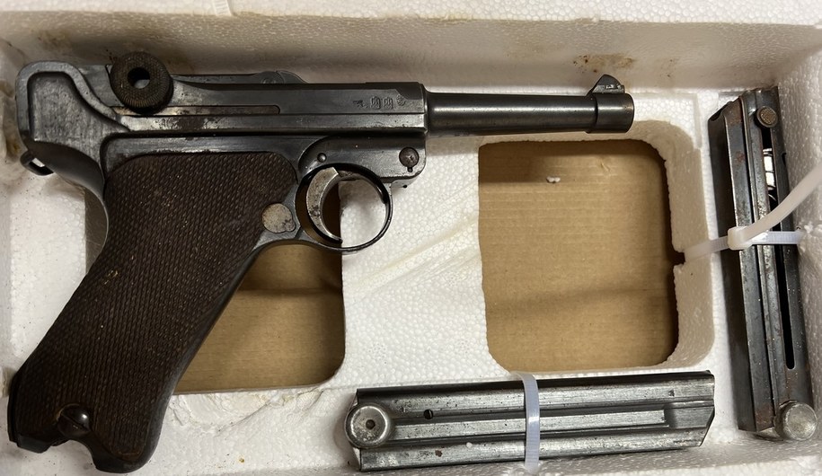 Zabytkowy pistolet ostatnie dekady przeleżał na strychu. /KMP Koszalin /
