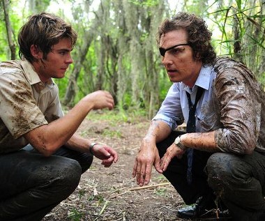 Zac Efron i Matthew McConaughey w scenie z filmu "Pokusa"