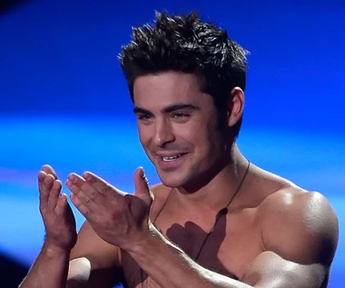Zac Efron kontroluje swoją dziewczynę! 