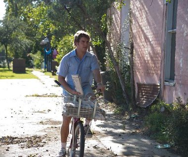 Zac Efron w scenie z filmu "Pokusa"