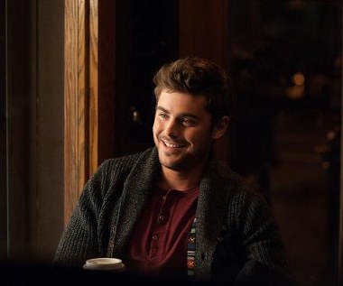 Zac Efron w scenie z filmu "Ten niezręczny moment"