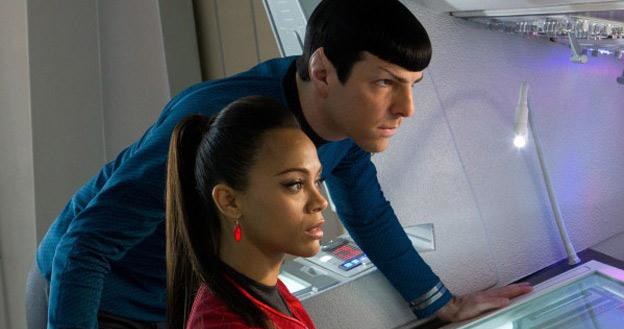 Zachary Quinto i Zoe Saldana w filmie "W ciemność. Star Trek" /materiały dystrybutora