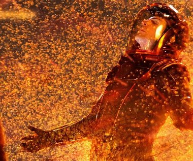 Zachary Quinto w scenie z filmu "W ciemność. Star Trek"