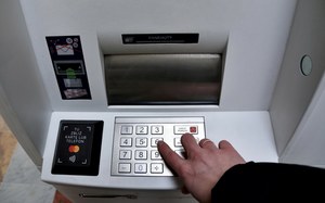 Zachód grozi Rosji wykluczeniem z systemu SWIFT. Co to znaczy?