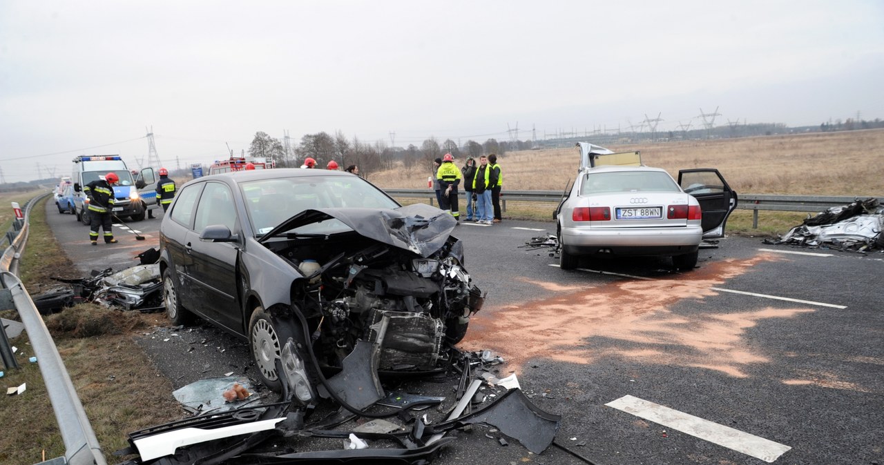 Zachodniopomorskie: Tragiczny wypadek - dwa samochody całkowicie zmiażdżone 