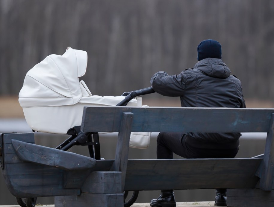 Kompletnie pijany spacerował z niemowlęciem. To nie koniec jego "wyczynów"