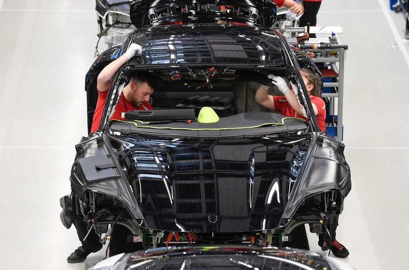 Zachwianie procesów produkcyjnych prowadzi do przestoju w fabrykach zarówno samochodów, jak i części do nich (zdj. ilustracyjne) /AFP