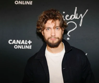 Zachwyca w każdej roli. Niewielu wie, że jest synem znanej aktorki