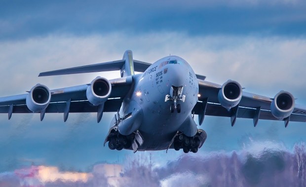 Zacieśnia się pętla wokół Iranu. Na Bliski Wschód zmierza specjalny sprzęt