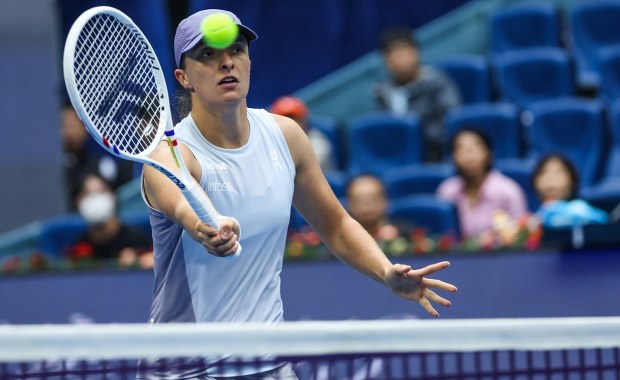 Zacięty pojedynek Igi Świątek z Belindą Bencic w Wuhan