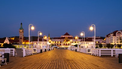 Zaciskanie pasa w Sopocie. Wyłączenie części oświetlenia i skromna iluminacja