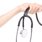 Zacisnęła stetoskop na szyi lekarza. Dramatyczne sceny w gabinecie