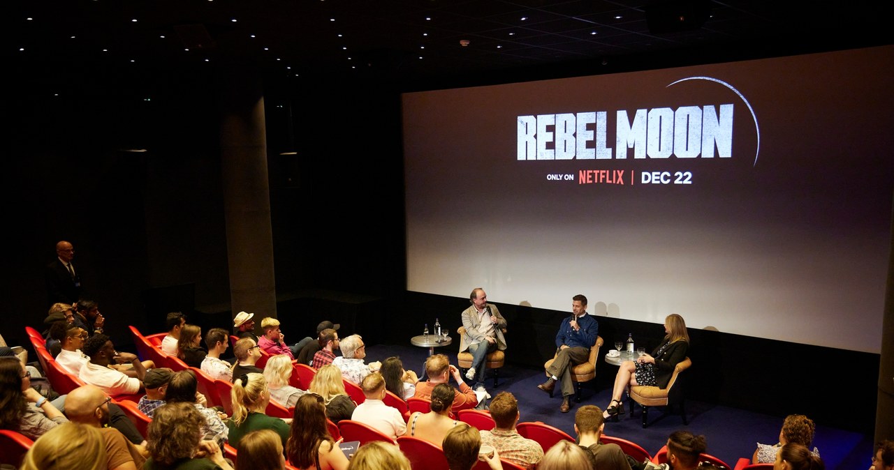 Zack Snyder podczas prezentacji trailera filmu "Rebel Moon" w Londynie /materiały prasowe