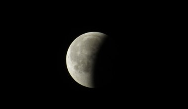 Zaćmienie Księżyca 2021. Jak Czerwony Księżyc obserwować w Polsce? 