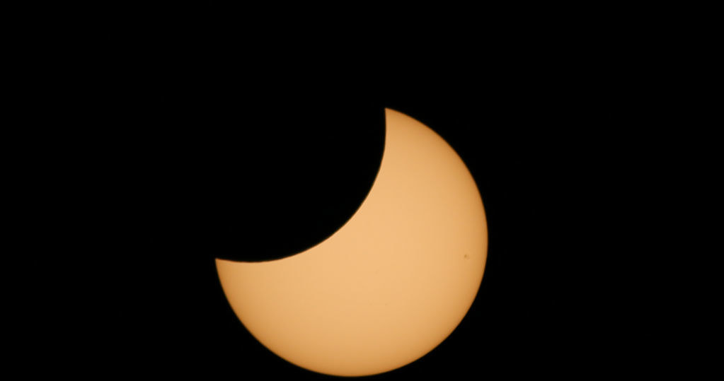 Zaćmienie Słońca 2023 z pewnością przyciągnie wielu fanów obserwacji zjawisk na niebie /dia images / Contributor /Getty Images