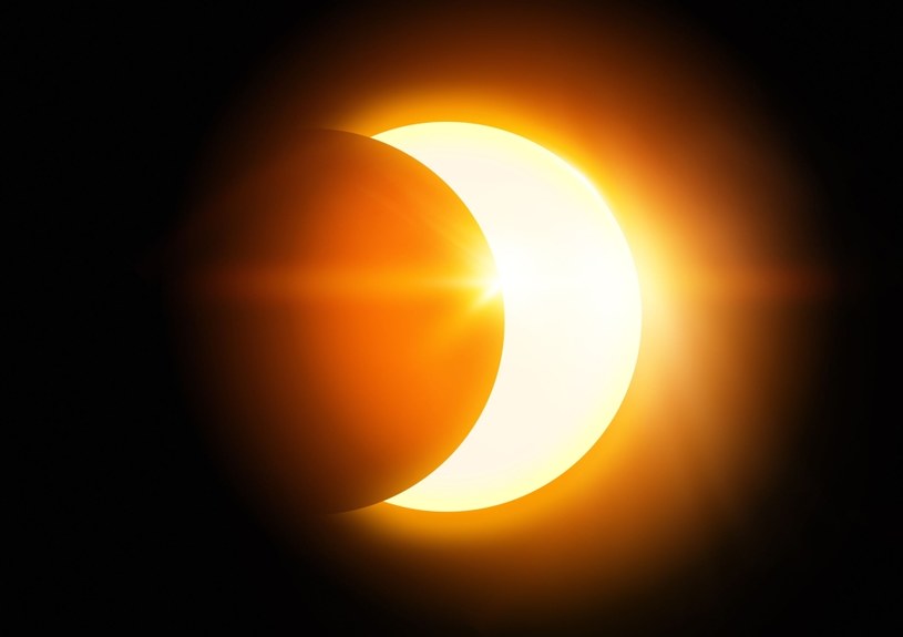 Zaćmienie Słońca skończy się o godzinie 21:35 /123RF/PICSEL