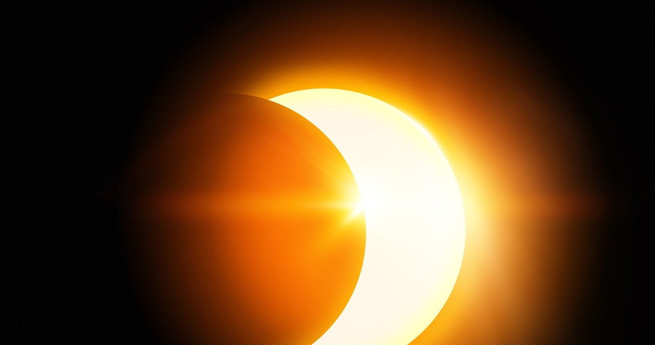 Zaćmienie Słońca skończy się o godzinie 21:35 /123RF/PICSEL