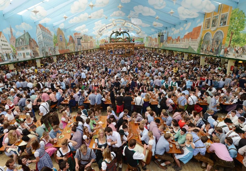 Zaczął się największy na świecie piwny festyn /AFP