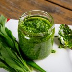 Zaczyna się czas jednej z najzdrowszych polskich roślin. Zrób pesto i korzystaj z jego mocy  