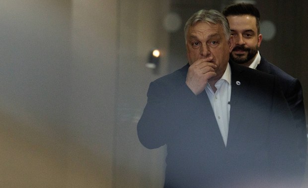 Zaczynał od krytyki Kremla. Teraz jest najlepszym przyjacielem Putina w UE