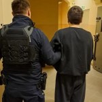 sąd Zadał matce i jej partnerowi kilkadziesiąt śmiertelnych ciosów. Sąd umorzył sprawę