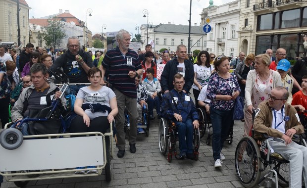 "Żądamy godnego życia". W Warszawie protestowali niepełnosprawni