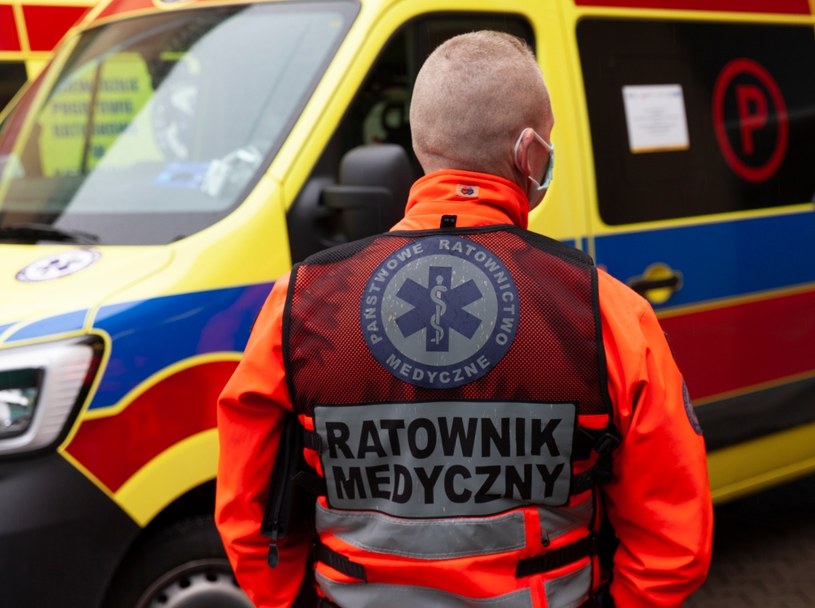 Zadaniem ratowników medycznych jest nie pozwolić nam umrzeć / Arkadiusz Lawrywianiec /Agencja FORUM