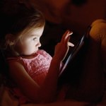 Zadbaj, aby twoje dziecko bezpiecznie korzystało z urządzeń mobilnych