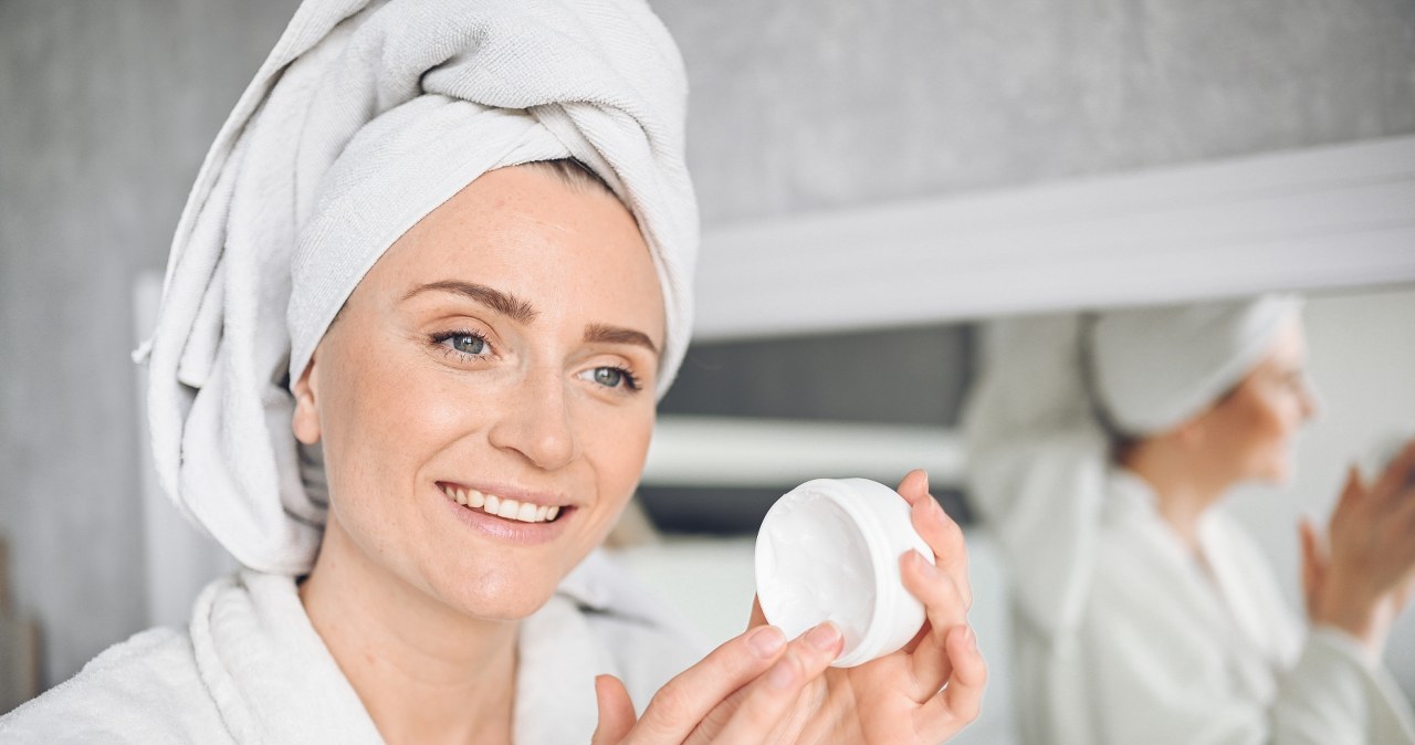 Zadbaj o skórę w 5 minut przed snem i obudź się z promienną cerą /123RF/PICSEL